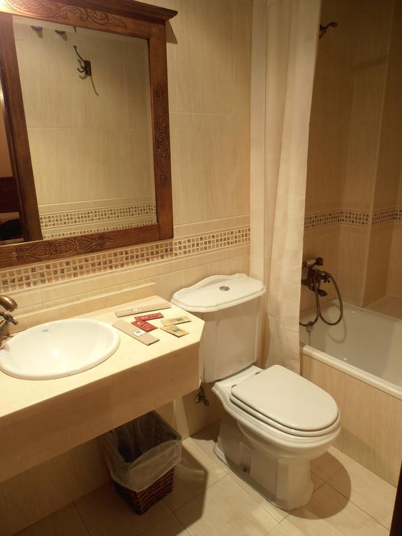 Hostal Virgen De La Encina Ponferrada Chambre photo
