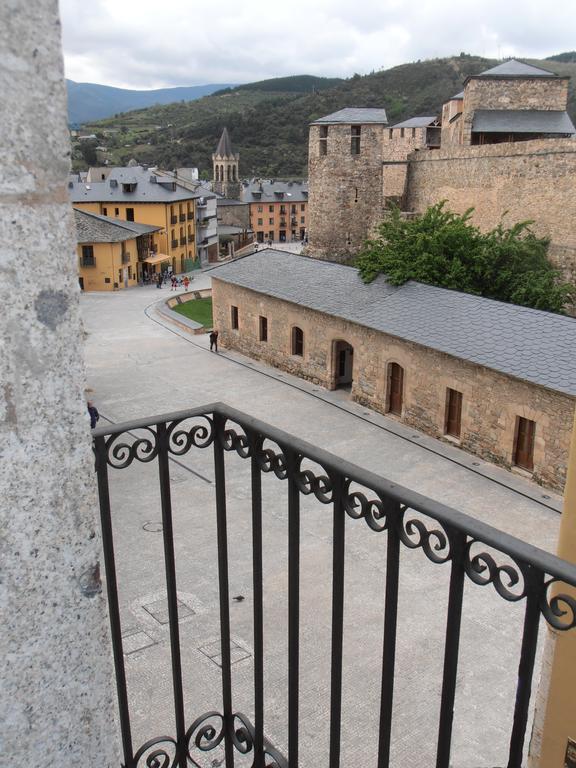 Hostal Virgen De La Encina Ponferrada Chambre photo