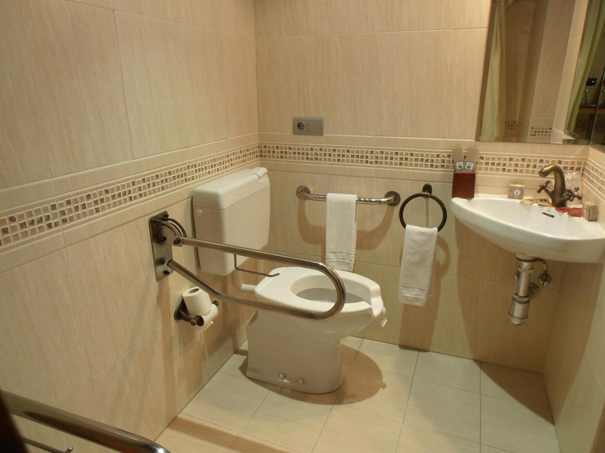 Hostal Virgen De La Encina Ponferrada Extérieur photo